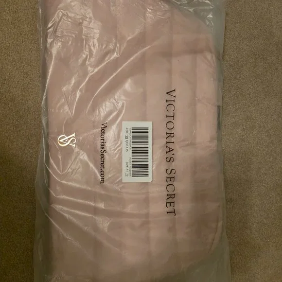 Victoria's Secret Quilted Pink Duffel Bag Overnight Gym Travel Tote - Picture 2 of 7